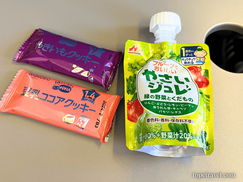 機内に持ち込むビスケットとジュレ