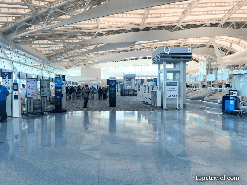 空港の出発ロビー