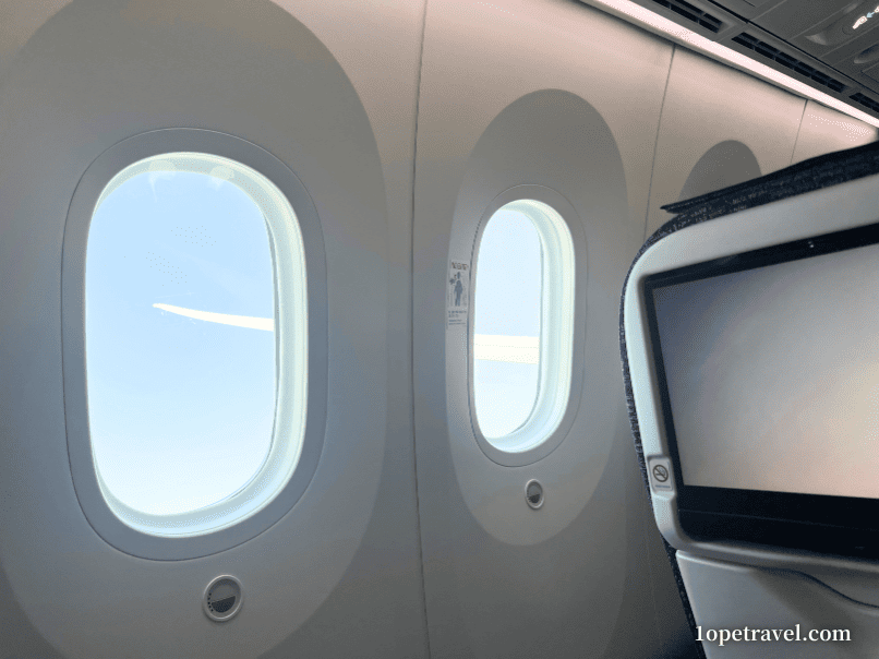 飛行機内