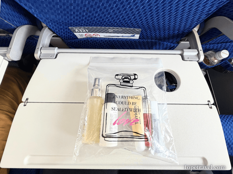 機内に持ち込む液体物とジップ付き袋