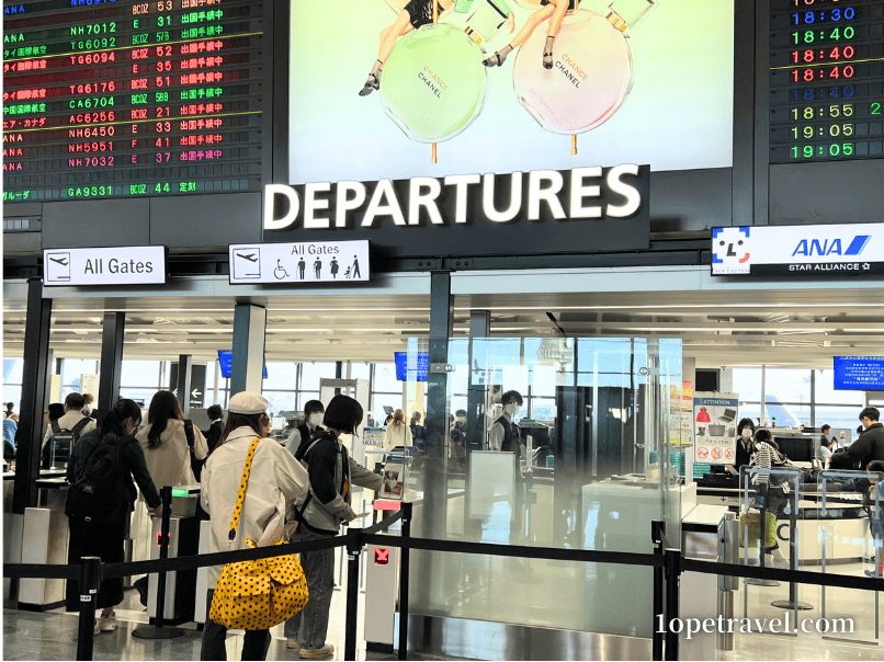 成田空港の出国ゲート