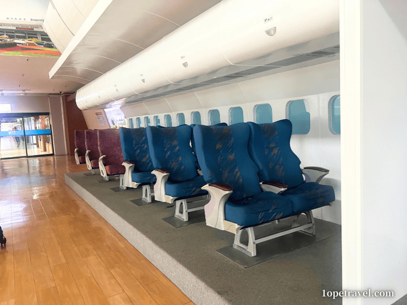 高雄空港 モックアップ内の座席