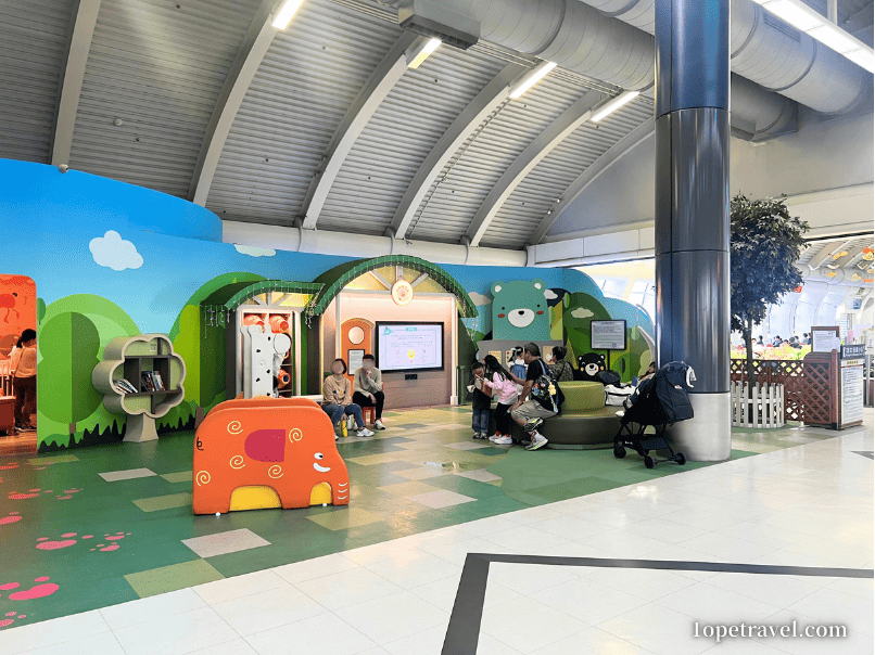 高雄空港 出国後エリアのキッズスペース