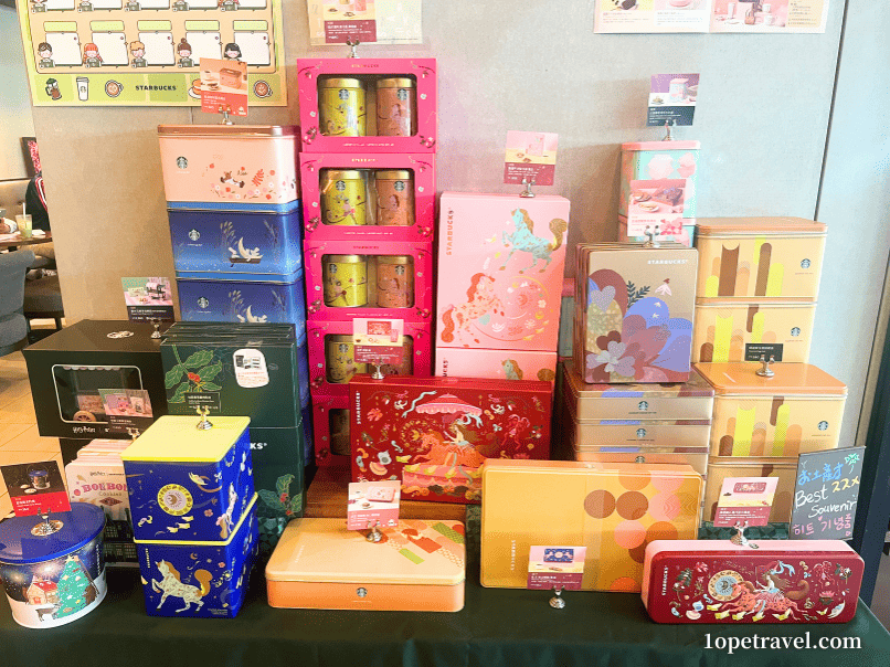 台湾のスターバックス　缶入りの焼き菓子