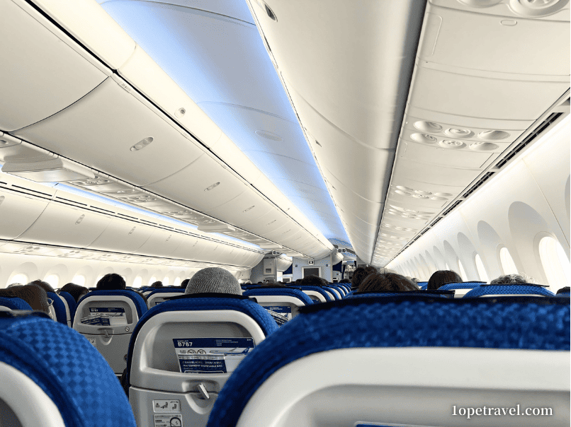 飛行機内