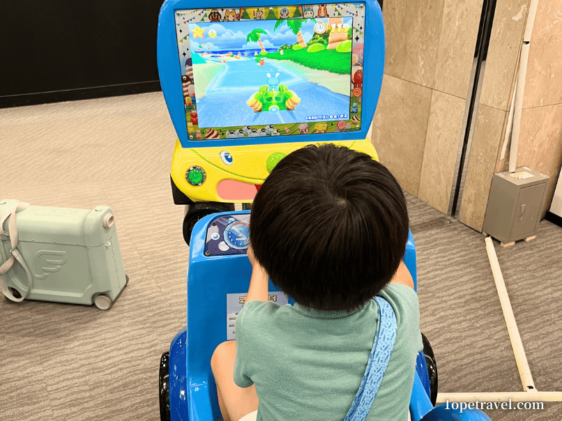 CHAMPION The Black Beltの前にある小さなゲームセンター
