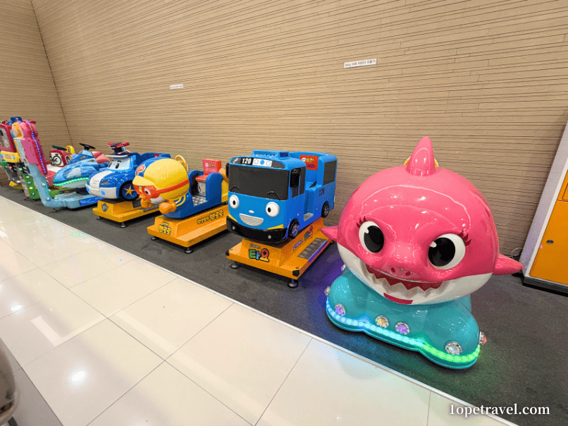 ロッテモール金浦空港の子ども向けコイン式乗り物