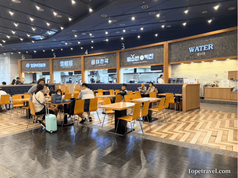 金浦空港4階のフードコート