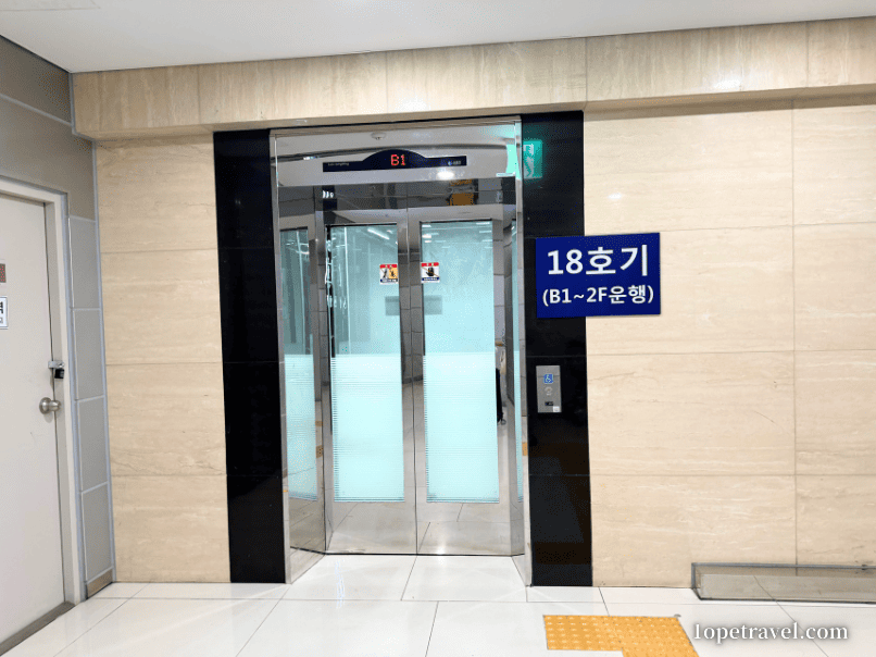 金浦空港GATE3付近のエレベーター