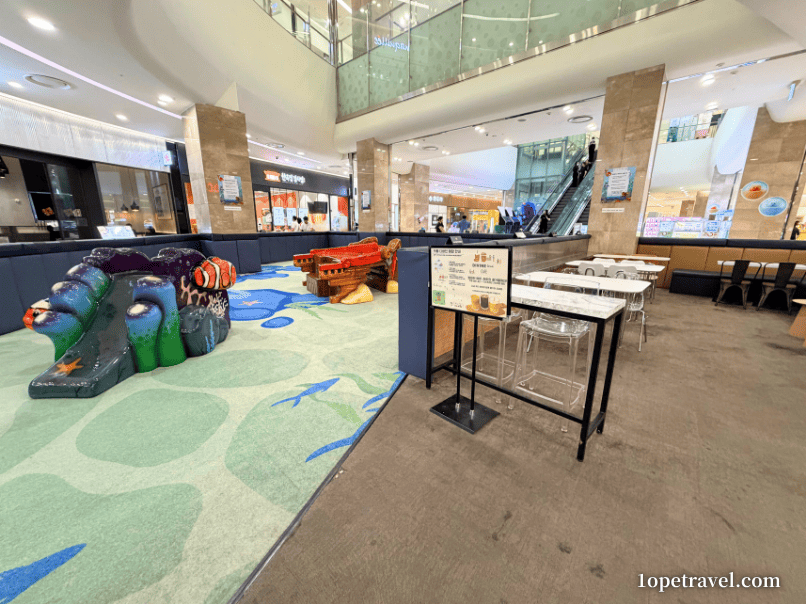 ロッテモール金浦空港のPLAYSCAPEと横にある休憩スペース
