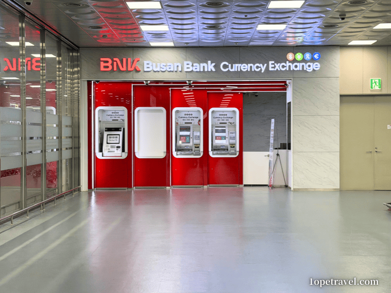 金海空港手荷物引取所内1階 両替機