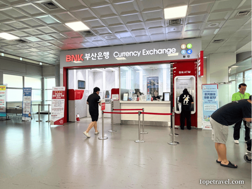 金海空港出国前エリア2階 両替所