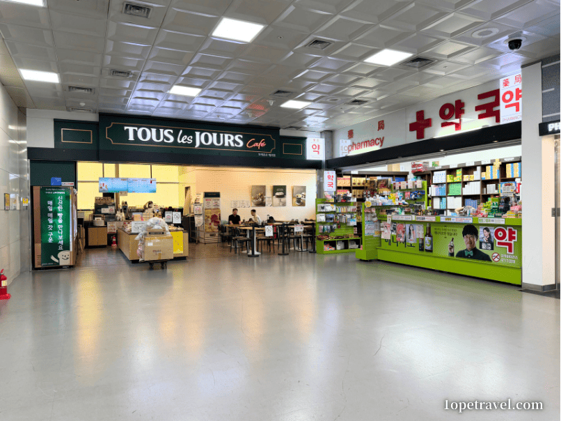 金海空港出国前エリア2階 Tous Les Jours