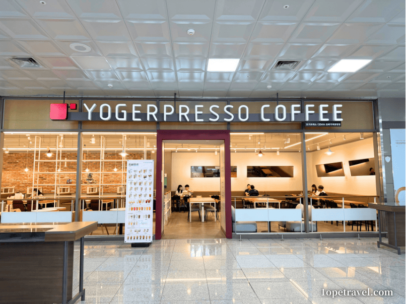 E

金海空港出国前エリア1階　YOGERPRESSO COFFEE